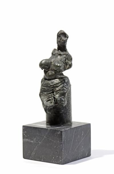 null DAMIANO Bernard (1920-2000) 

"Femme assise" 

Epreuve en bronze à patine vert...