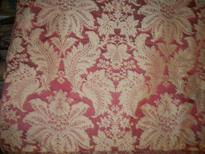 null Damas de soie bicolore « Tourville», style Régence, fond satin rouge, décor...