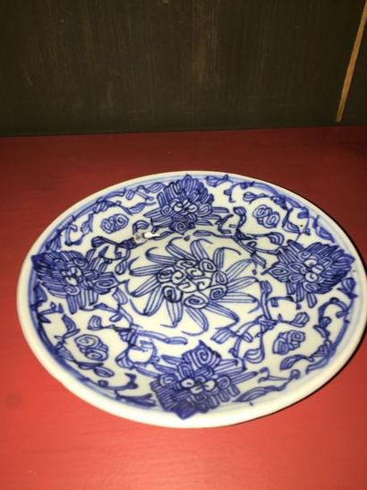 null Coupe en porcelaine à décor en camaieu bleu, Chine XXe siècle