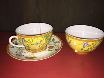 null HERMES - service Siesta - une soucoupe et deux tasses à thé accidentés