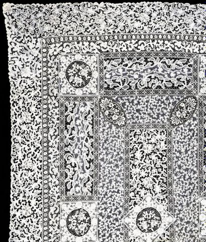 null Nappe en dentelle, Milan ou Flandre et fil tiré, médaillons de fleurs dans un...