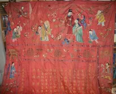 null Grande tenture, Chine, dynastie Qing, XIXème siècle, satin rouge, décor brodé...