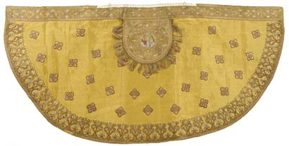 Chape, milieu XIXème siècle, drap d’or, brodé...
