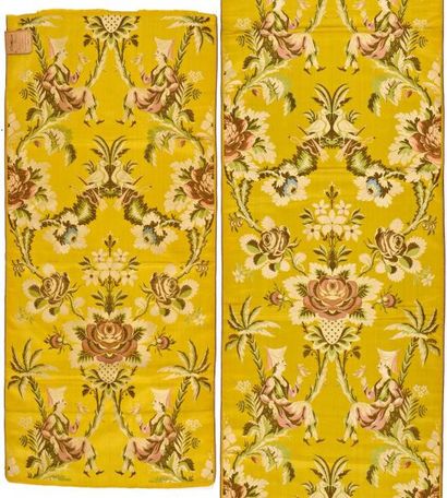null Lampas, style du XVIIIème siècle, fond satin jaune, décor rouge, crème et vert...
