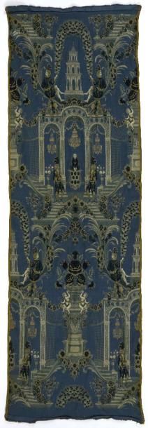 null Lampas, style du XVIIIème siècle, fond satin chiné bleu, décor broché en fil...