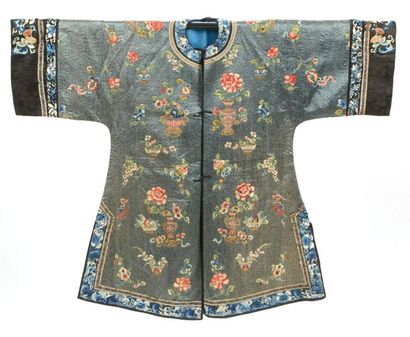 null Robe de informelle de femme Han, Chine, dynastie Qing, vers 1900, fond densément...