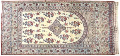 null Kalamkari, Perse, XIXème siècle, fond blanc, décor imprimé à la planche d’écritures...