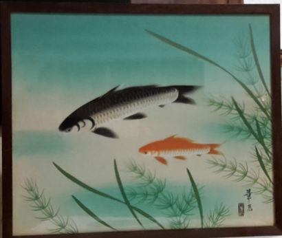 null Ecole asiatique du Xxe siècle "Deux poissons" Peinture sur soie, signée en bas...