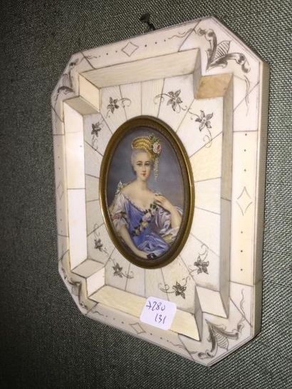 null École dans le goût du XVIIIe siècle

"Femme à la robe bleue ornée de roses"

Miniature...