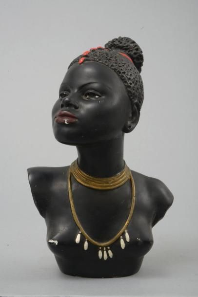 null Cippriani. Buste de jeune africaine. Edition en plâtre peint. Signée au dos...