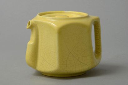 null Théière Art Déco

Edition en céramique à couverte jaune craquelée. Marque de...