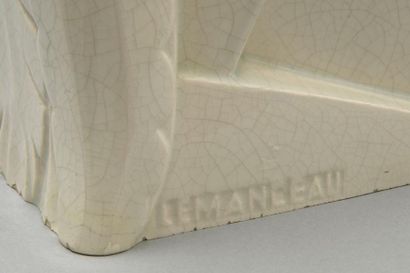null Charles Lemanceau (1905-1980)

Paon

Belle édition en céramique blanche à couverte...