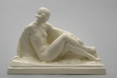 null Abel-René Philippe (1898-1978)

Femme allongée

Edition en céramique blanche...