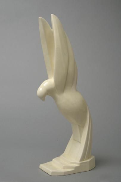 null Jacques Adnet (1900-1984). Pigeon à l'envol. Edition en céramique vernissée...