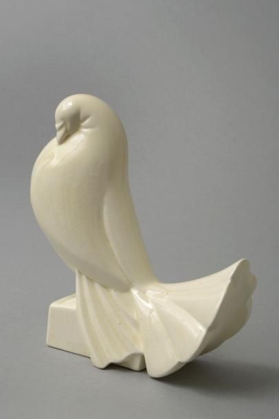 null Jacques Adnet (1900-1984). Pigeon Boulant. Edition originale en céramique blanche...