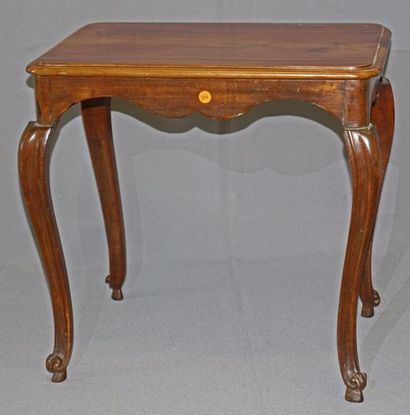 null Petite table basse rectangulaire en bois naturel

Style Louis XV

44 x 45 x...
