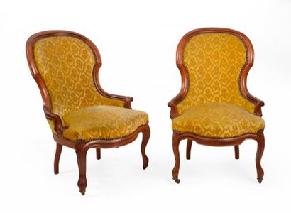 null Paire de chaises à dossier gondole en acajou mouluré. 

Vers 1840

Garniture...
