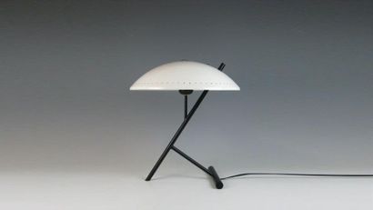 null Louis KALFF (1897-1976) - Lampe de table en métal re- laqué blanc et noir, ed....