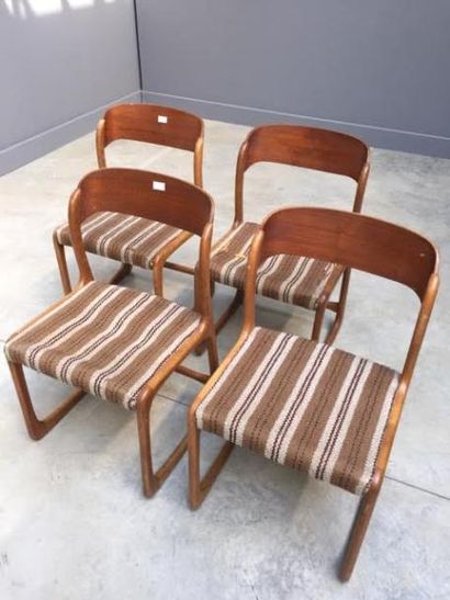 null Quatre chaises "traineau" en chêne, ed. Baumann, assise en tissu rayé
80 x 48...
