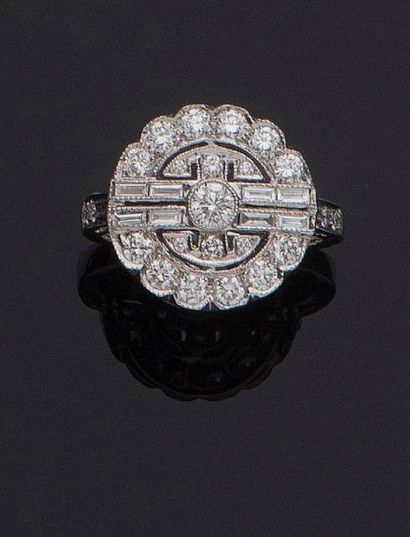 null BAGUE « circulaire » en or gris (750 millièmes) ajouré serti de diamants taille...