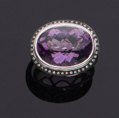 null Importante BAGUE en or gris et or noirci (750 millièmes) ajouré à motifs de...