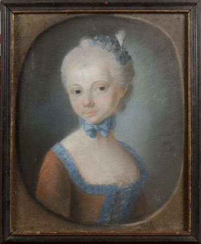 null ECOLE FRANCAISE du XVIIIe siècle. 


"Portrait de fillette au nœud bleu"


Pastel...