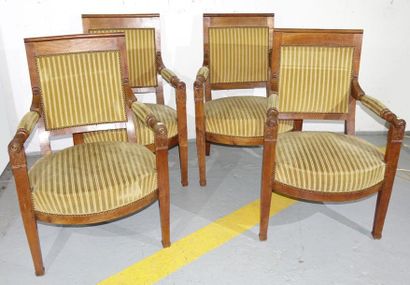 Suite de quatre fauteuils en bois fruitier...