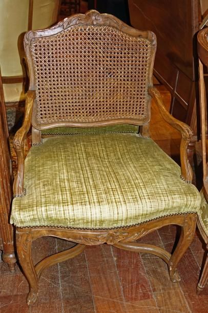 Deux fauteuils pouvant former paire, en bois...