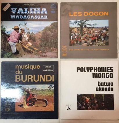 MUSIQUE DU MONDE Lot de 63 disques 33 T et de 1 coffret de musique traditionnelle...