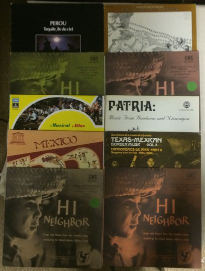 MUSIQUE DU MONDE Lot de 54 disques 33 T de musique traditionnelle d'Amérique du sud...