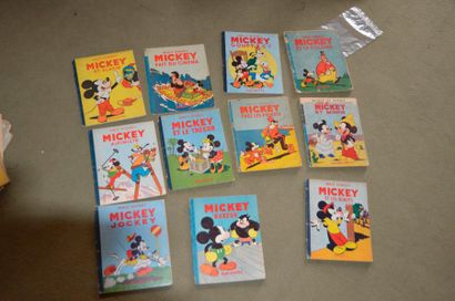 null Disney. Lot de Mickey. Un ensemble de 26 albums de Mickey. Les éditions Hachette...