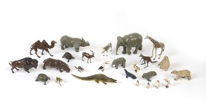 null Lot de figurines. Sur le thème des animaux sauvages comprenant plus de 20 pièces....