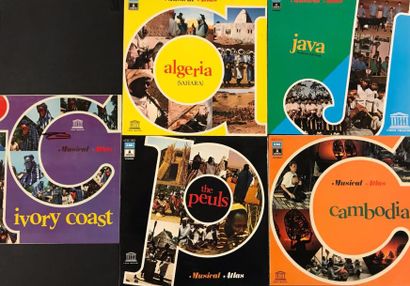 null MUSIQUE DU MONDE - Lot de 19 disques 33T de musique du monde, collection UNESCO....