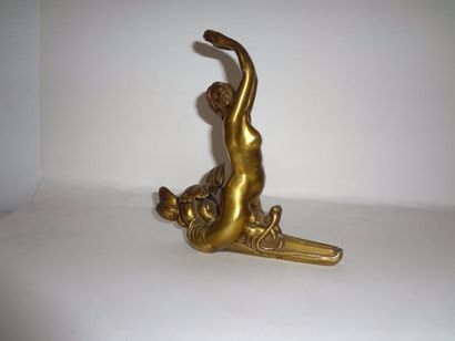 null Ecole du Xxe siècle

"Naiade au dauphin"

Epreuve en bronze à patine dorée

16...