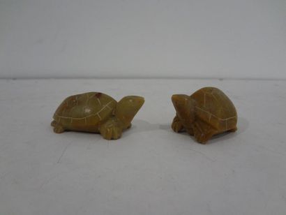 null Deux tortues en pierre dure, 

Chine, moderne 