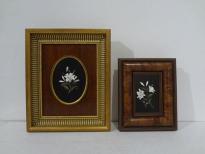 null Deux marqueteries de pierre à décor de fleurs de lys, 

fin XIXe siècle, 13,5...
