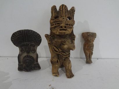 null Trois statuette en terre cuite représentant des divinités amérindiennes, souvenirs...