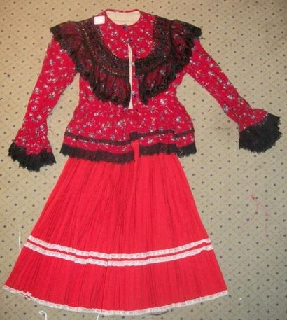 null Jupe et caraco Kalocha, Hongrie, jupe en coton rouge plissé, caraco en coton...
