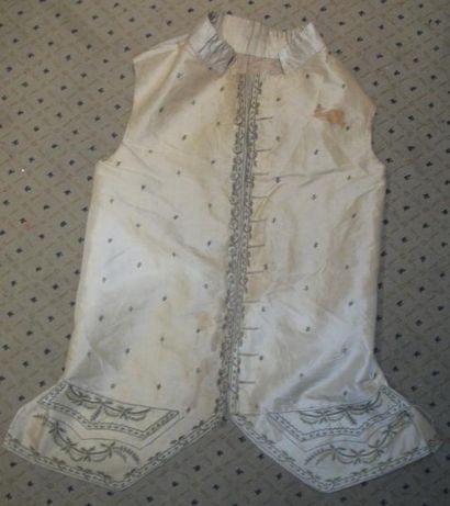 null Gilet à col, époque Louis XVI, taffetas crème, décor brodé au point de Beauvais...