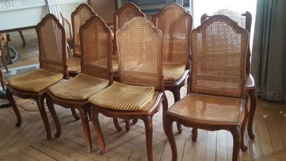 Huit chaises cannées en bois naturel, mouluré

XIXe...