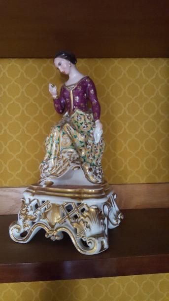 null PARIS

Deux statuettes en porcelaine représentant un chevalier et une dame

XIXe...