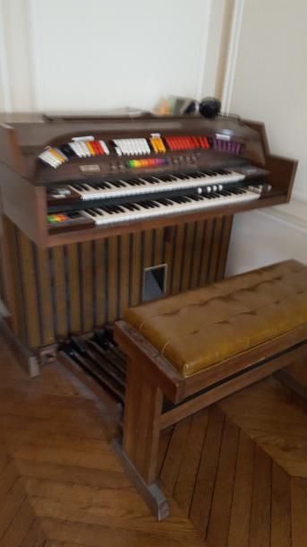 null Orgue électronique KIMBALL - Modèle Syntha Swinger 1700. Avec son banc. H :...