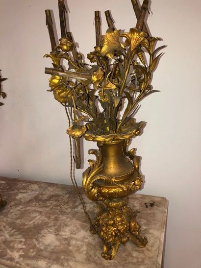 null Paire d'importants candélabres en bronze doré, deuxième moitié du XIXème siècle,...