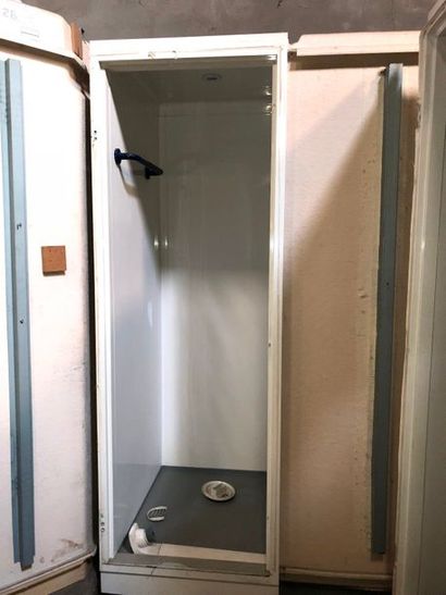 Cabine de douche, dans l'état
