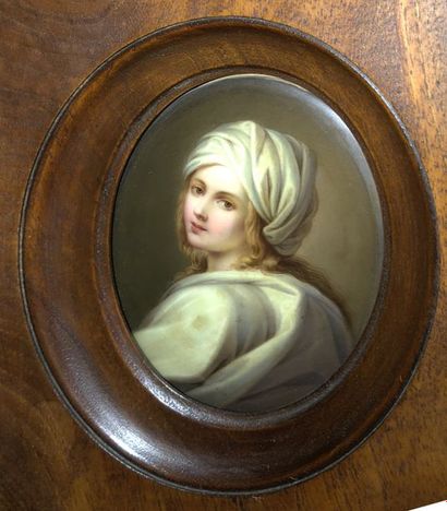 null Ecole du XIXe siècle, 

"Portrait de femme au turban"

Miniature ovale sur porcelaine

A...