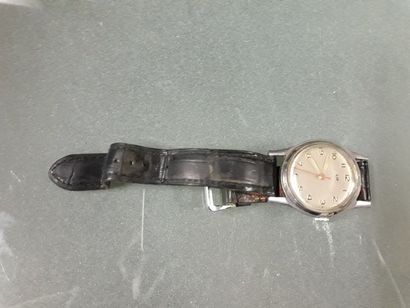  Lot de deux montres: 
- montre bracelet d'homme, boitier en métal doré ORATOR, bracelet...