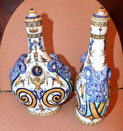  Paire de bouteilles en faience polychrome à décor dit "Renaissance italienne" 
GIEN...