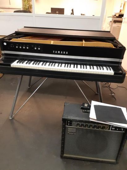 YAMAHA 
Piano électrique CP 70 b YAMAHA


6 octaves (mi/mi) ; 73 notes


Avec 1 amplificateur...