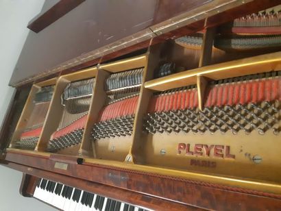 PLEYEL Piano Pleyel
Palissandre
Numéro de série : 207 170
Année : 1962
88 notes
Cadre...