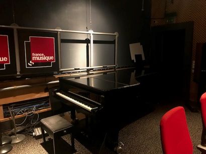 STEINWAY Piano Steinway & Sons modèle D
Laque noire
Numéro de série : 453 473
Année...